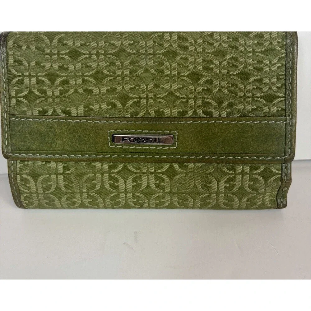 Fossil Trifold Wallet Ladies Green Genuine Leather Snap Close 6” X 4”